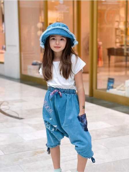 "Hilal Akinci Girls 4-Piece Outfit Set: Solid Color T-shirt, Patterned Jeans, Shawl, and Hat - Model G-026"