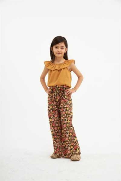 \"Hilal Akıncı Girls' Vibrant Floral Blouse & Patterned Pants Twin Set VK0091\"